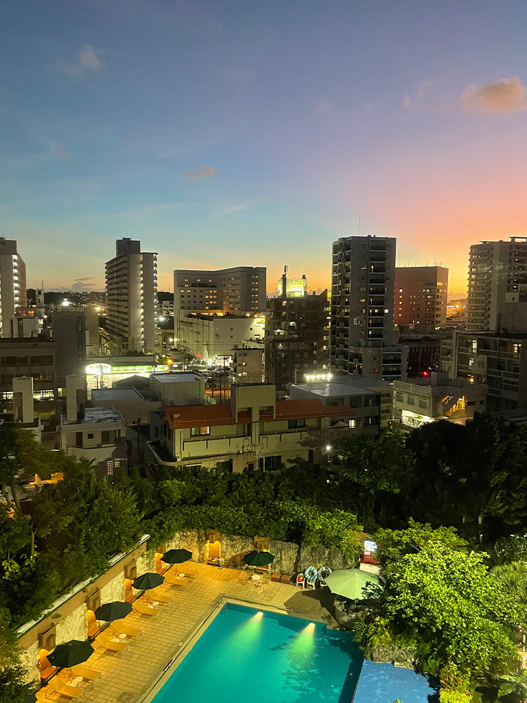 宿泊先の沖縄ハーバービューホテルから見た夜景