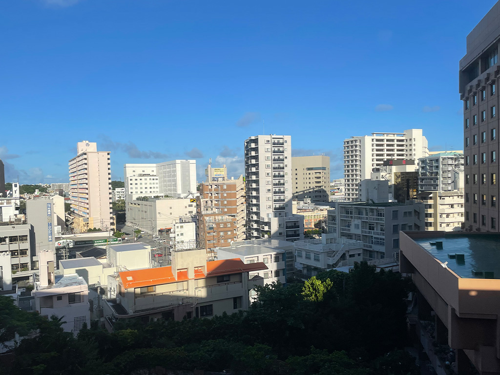 宿泊先の沖縄ハーバービューホテルから見た朝の風景